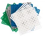 Plus Plus Mini Bauplatten – 12 Stück in 4 Farben