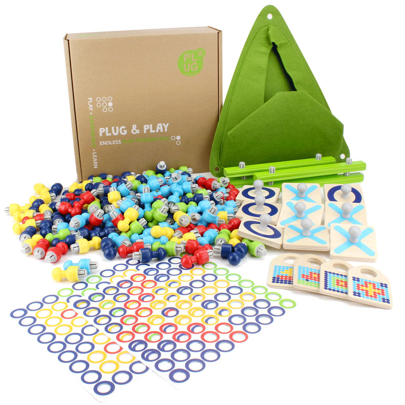 27091-PLUG-it_by_beleduc_Tic-Tac-Toe_Produktbild.jpg PLUG IT TicTacToe und Steckspiel Set, 178 Teile – Bild 1