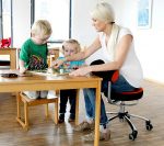 Sanus Gesundheitsstuhl mit 360° schwenkbarer Lehne – Bild 17