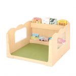 Lese- und Kuschelecke mit Bücherregal